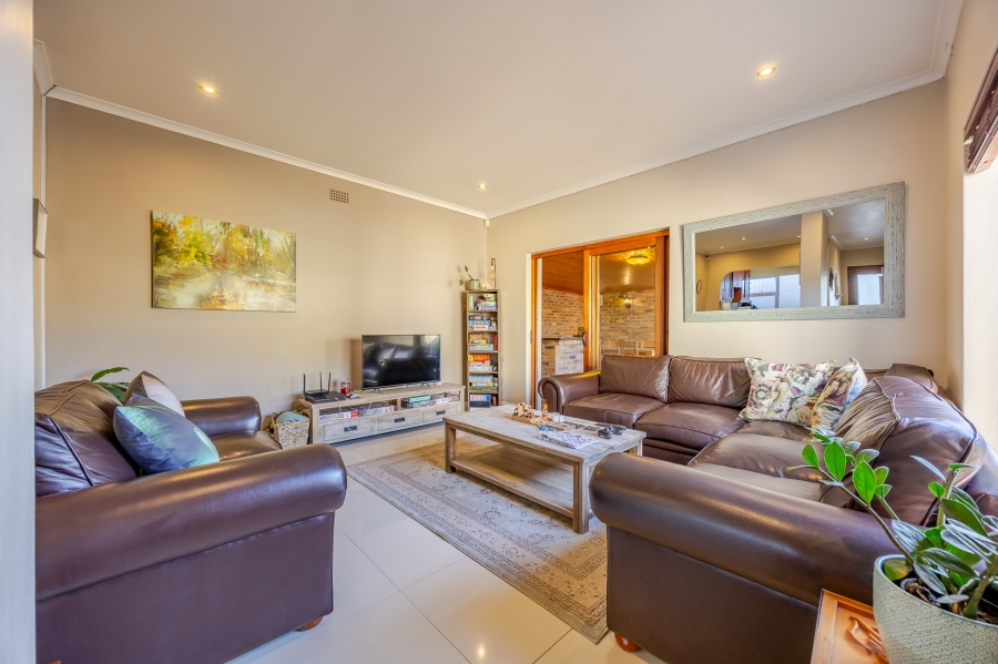 3 Bedroom Property for Sale in Lakeside Western Cape